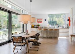 Espace repas de la maison en bois massif