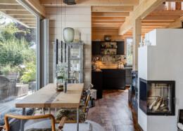 Espace repas d’une maison allemande en bois massif