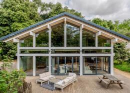 Maison moderne en bois massif en France