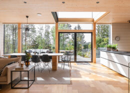 Maison moderne en bois massif en Finlande