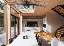 Maison moderne en bois massif en Finlande