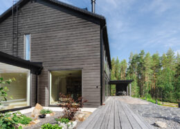 Grande maison individuelle en bois massif