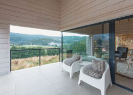 Maison moderne en bois massif en Suisse