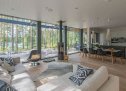 Maison moderne en bois massif en Finlande