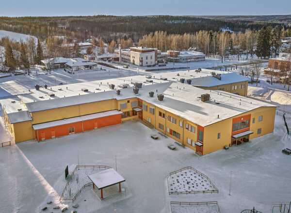 École en bois massif à Virrat, Finlande